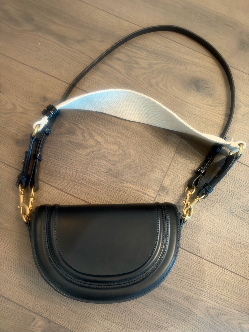 Saddle Purse
